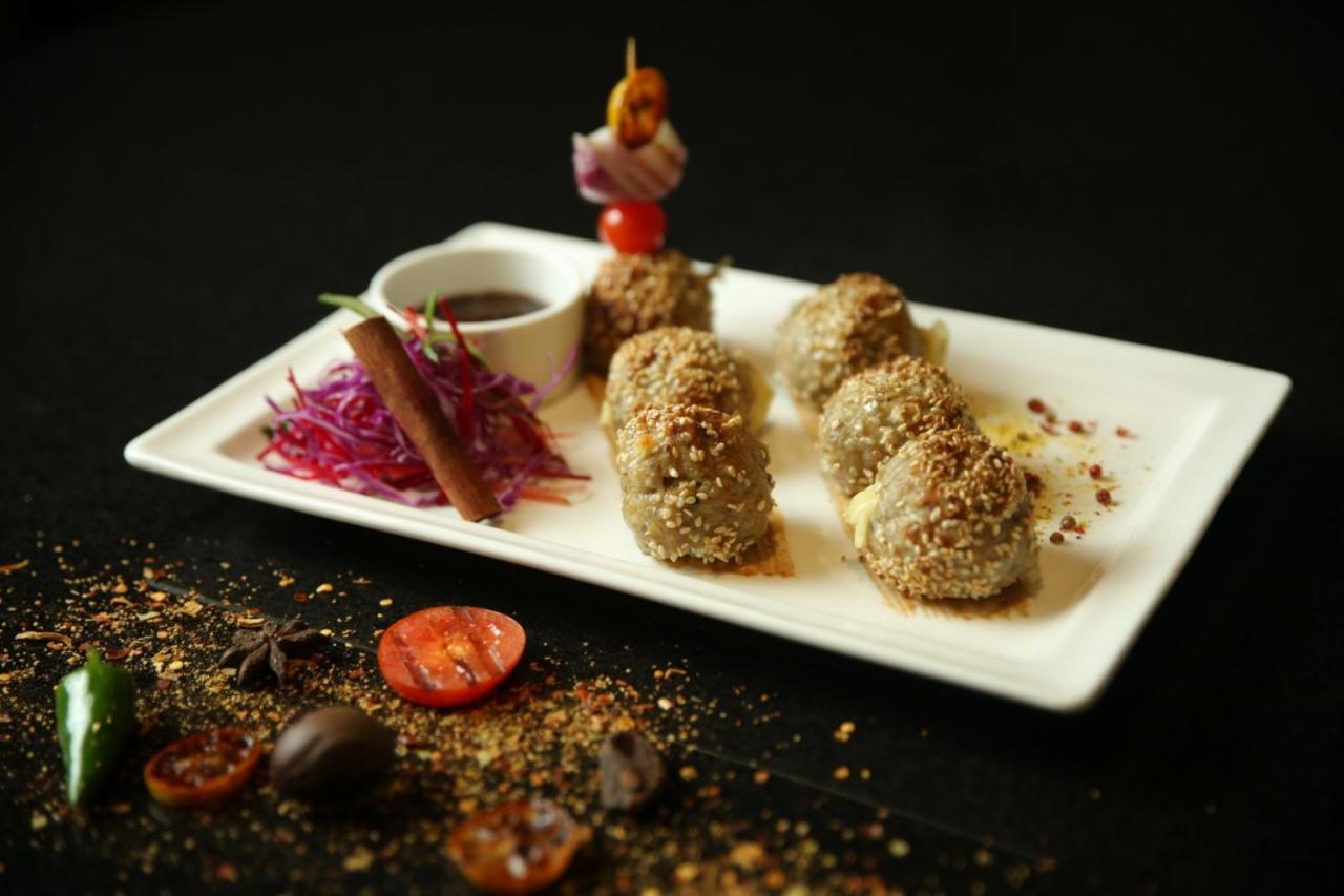 Park Lane Hotel Lahore Exterior photo Aubergine kebab