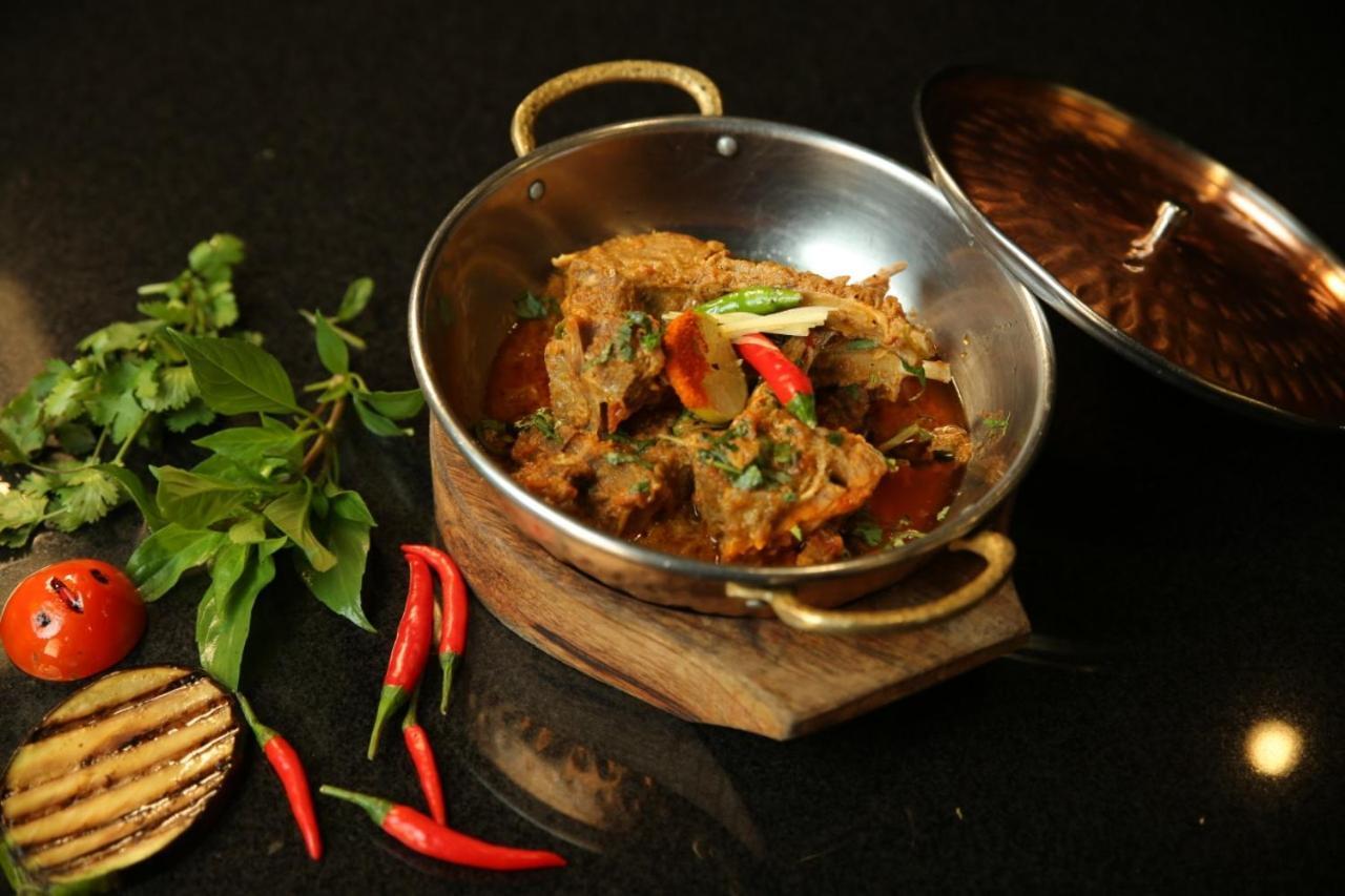 Park Lane Hotel Lahore Exterior photo Aubergine masala