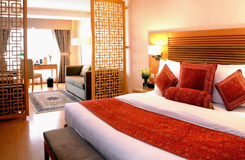 Park Lane Hotel Lahore Exterior photo A room at the hotel