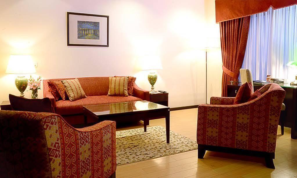 Park Lane Hotel Lahore Exterior photo A living room