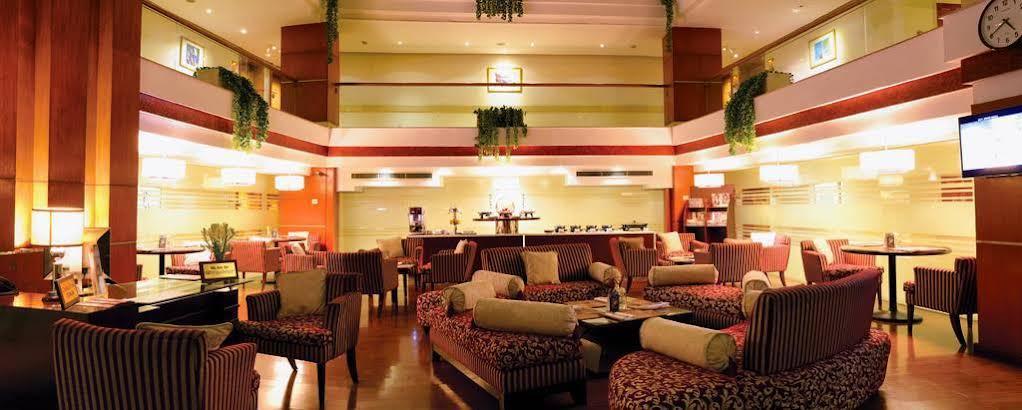 Park Lane Hotel Lahore Exterior photo The lobby of the hotel