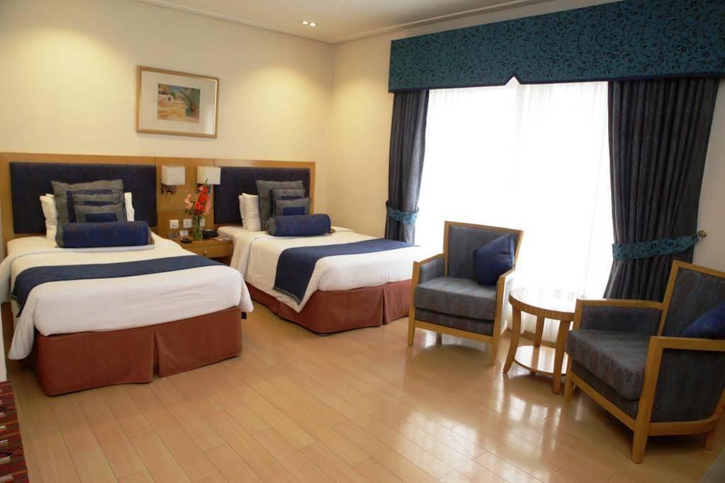 Park Lane Hotel Lahore Exterior photo A room at the hotel