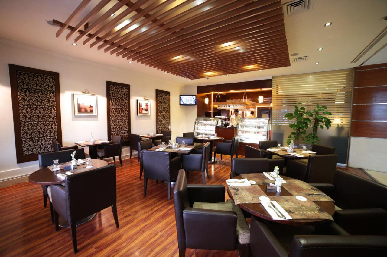 Park Lane Hotel Lahore Exterior photo The lounge at the airport