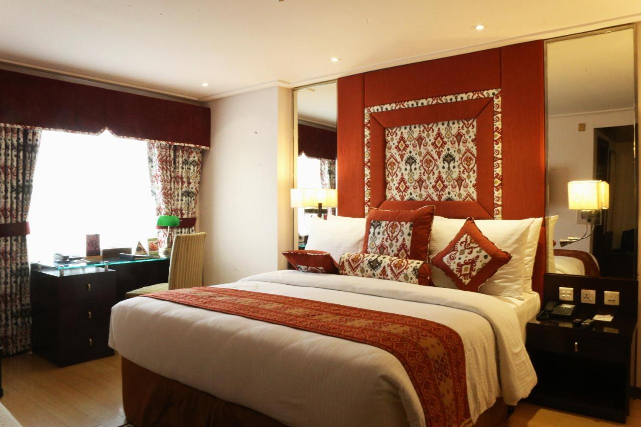 Park Lane Hotel Lahore Exterior photo A bedroom at the hotel