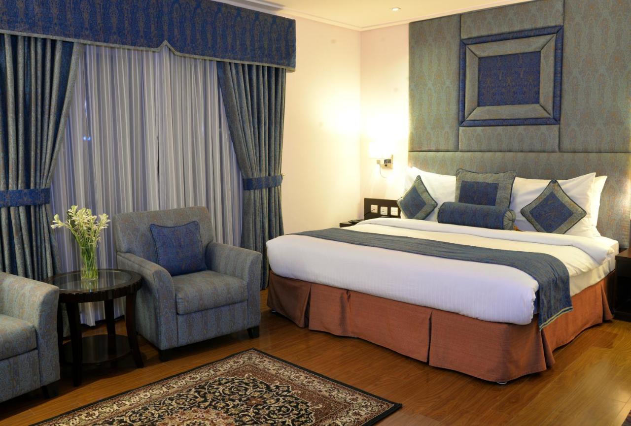 Park Lane Hotel Lahore Exterior photo A room at the hotel