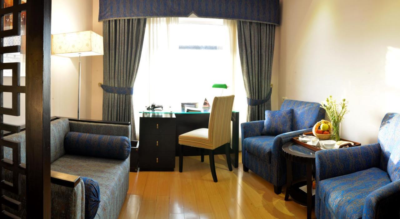 Park Lane Hotel Lahore Exterior photo A suite at the hotel