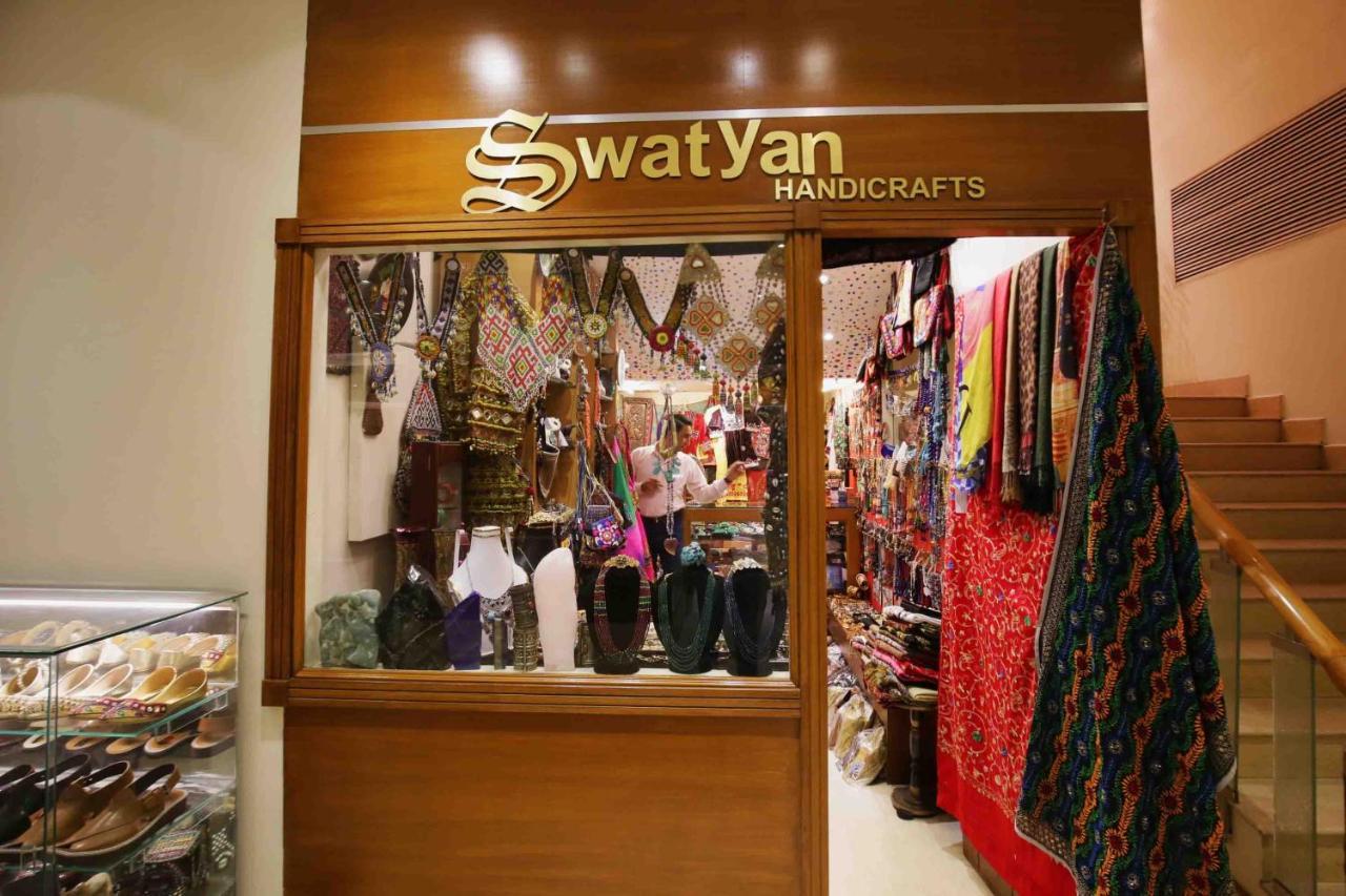 Park Lane Hotel Lahore Exterior photo Swatyan Handicrafts