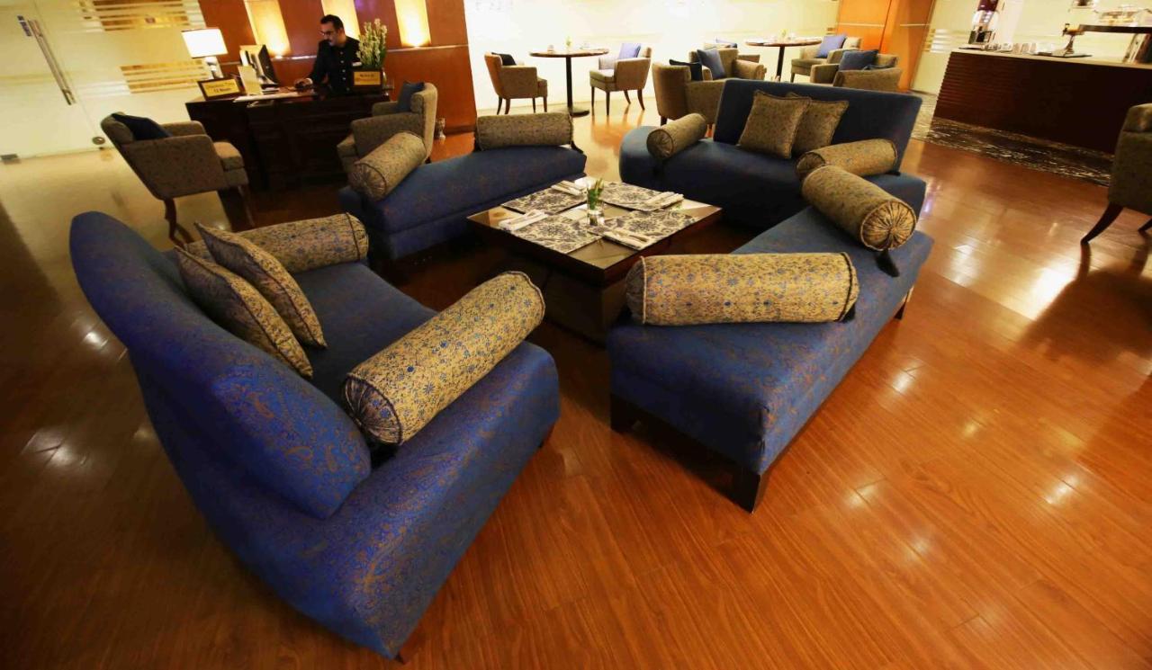 Park Lane Hotel Lahore Exterior photo The lounge at the airport